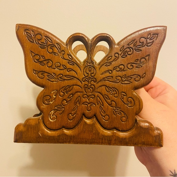 Vintage Carved Wood Butterfly Napkin Holder - Picture 4 of 4